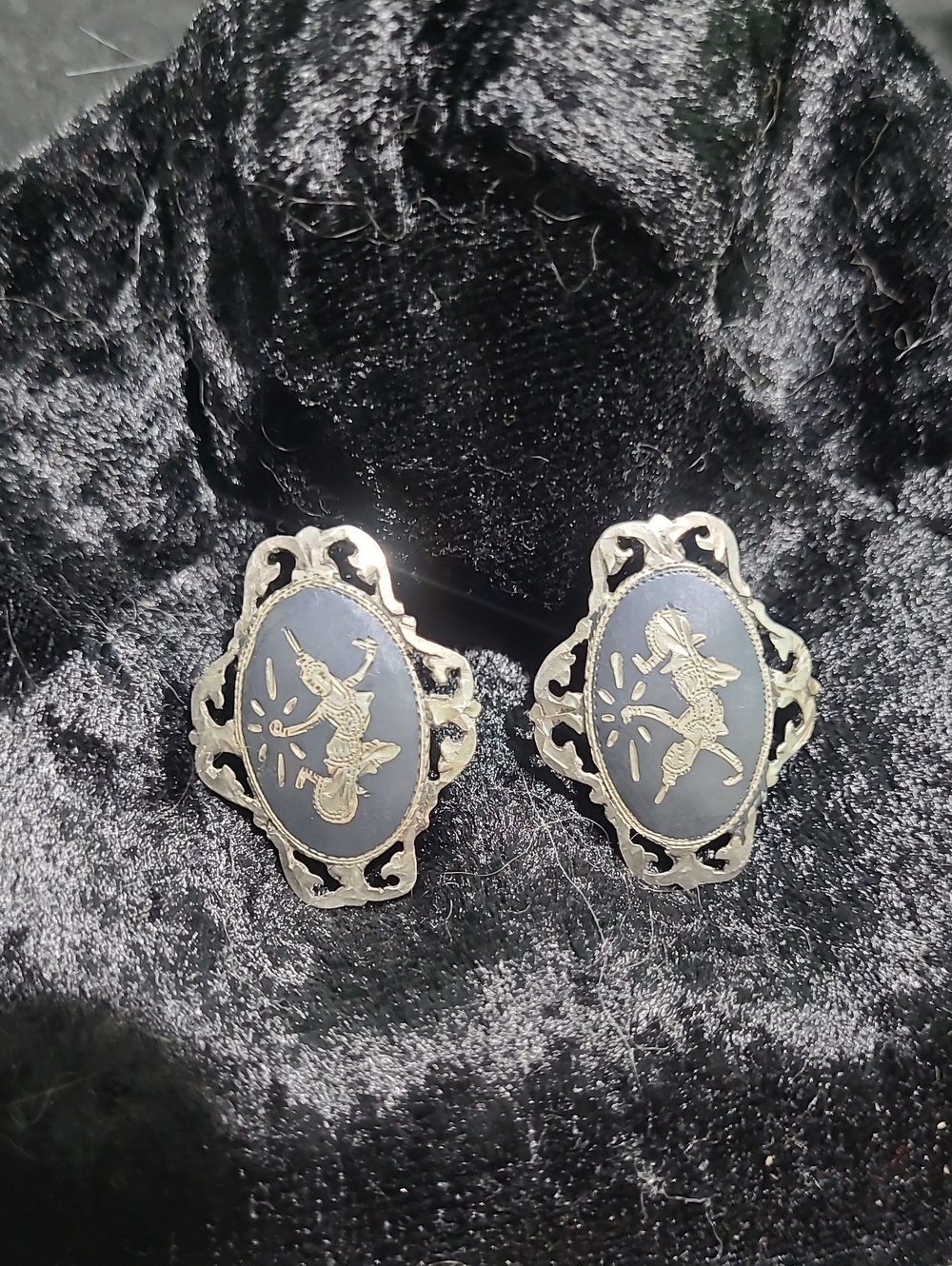 Sterling Silver Siam Black and Silver Cameo Dancer Style Earrings